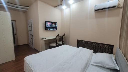 Triple S Hotel - Housity
