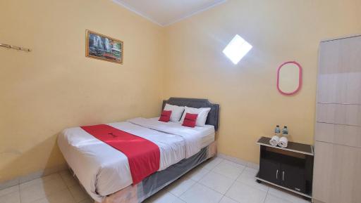 RedDoorz Syariah At Endrayanti Inn RSUD Yogyakarta - Housity