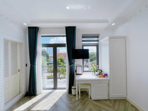 Paris Hotel & Cafe - Hizvo