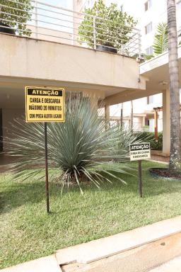 Apartamento com 2 quartos, sala, cozinha completa e duas vagas de garagem - Housity