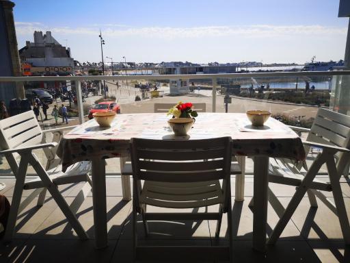 T2 balcon vue mer parking et entrée sécurisés tout à pied - Housity