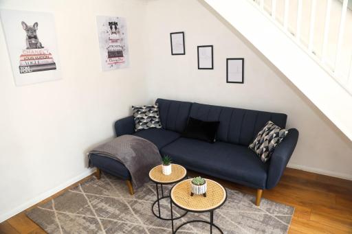 Luxe Cosy&Spacious 2 Bed House - Super Fast Wi-Fi & Private Parking Near GLO Airport & Cheltenham Racecourse - Housity