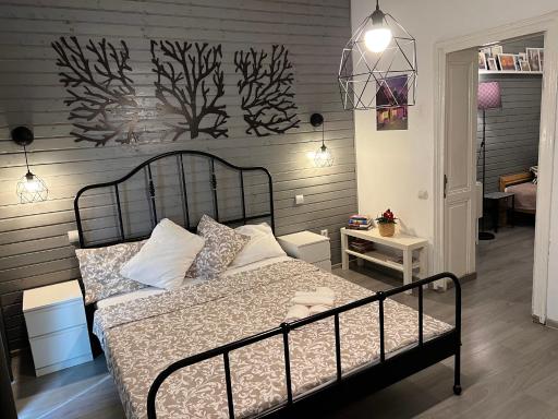 Old Town Impressionist Apartment - Housity