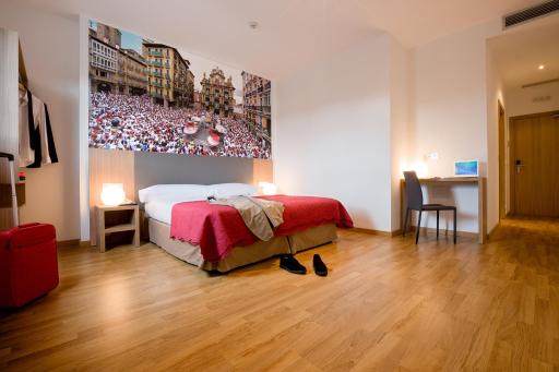 IRAIPE Pamplona Hostal Auto Check-in - Housity