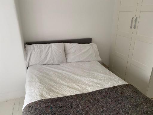 Lovely double room for single person in a shared flat - Housity