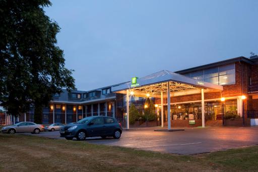 Holiday Inn Luton South - M1, Junction 9, an IHG Hotel - Housity