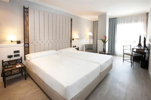 Hotel Gran Via - Housity