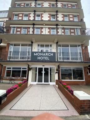 Monarch Hotel - Housity