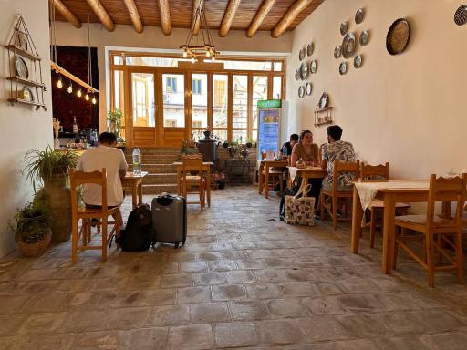 Sarrafon Guest House - Housity