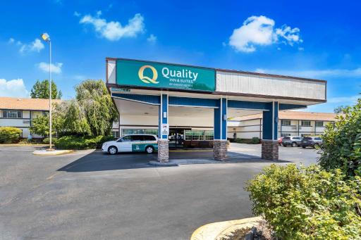 Quality Inn & Suites Medford Airport - Housity