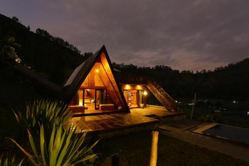 Batur Cliff Panorama - Housity