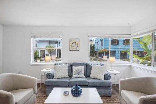 Beach Livin 1 - 1 Bedroom Downstairs - Housity