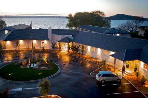 Wai Ora Lakeside Spa Resort - Housity