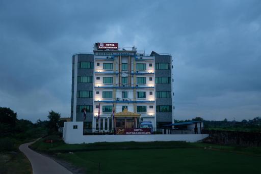 Hotel Ratnasambhava - Housity