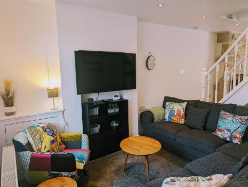 3 Bed City Home - South Facing Patio - 4-5 Beds - Housity