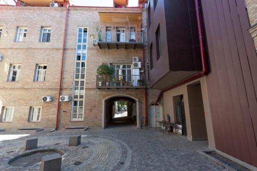 Cozy place with large balcony - Hizvo