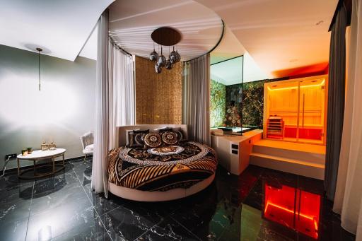 Versace Luxury Room - Housity