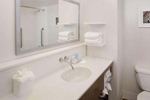Hampton Inn Louisville Downtown - Housity