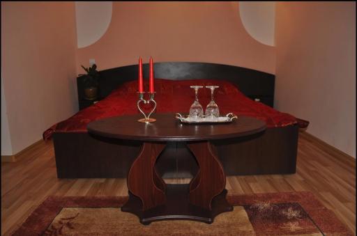 Hotel Ellegance - Housity