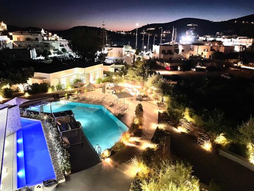 Relux Ios Hotel - Housity