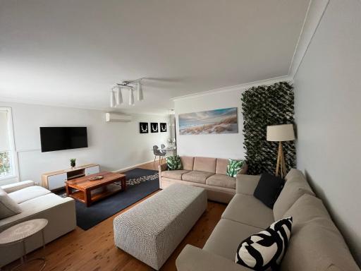 Perfectly located house with a big backyard. - Housity