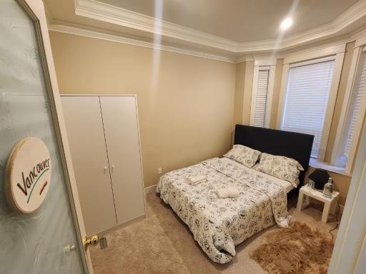 Harmony Hospitality "Walking Distance to Surrey Central" - Housity