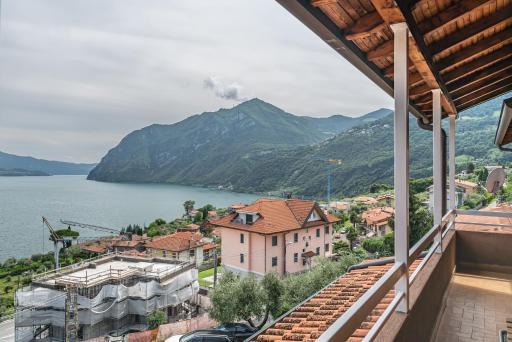 HOST4U - SOLE e LAGO Apartment with Beautiful View on Iseo Lake - Housity