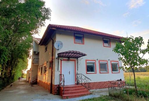 Magic Garden - Pool, Events, Free Parking - Housity