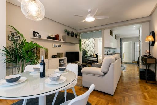 Audrey by Unique Rooms - Housity