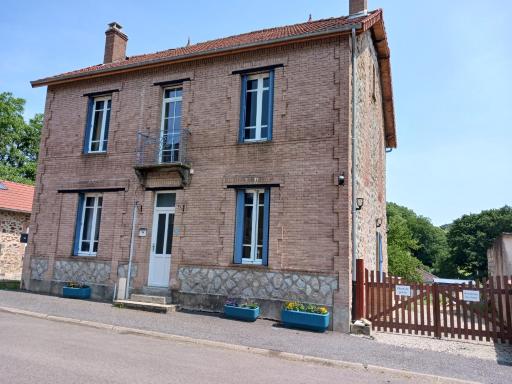 Cherry Blossom House - Housity