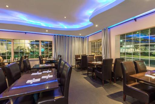 Days Inn by Wyndham Hicksville Long Island - Housity