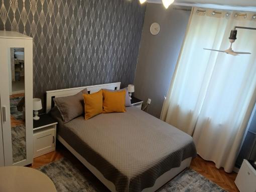 Crystal Room - Housity