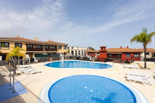 Amplia Casa Familiar con piscina - Housity