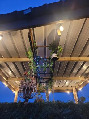 Idyllic cottage with private wood fire hot tub - Housity