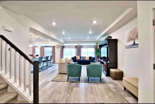 Mountain View House with Jacuzzi 5 beds 3 full bath near Airport - Housity