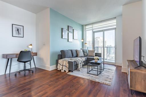 Executive 2 Bedroom Condo Close to Square ONE - Housity