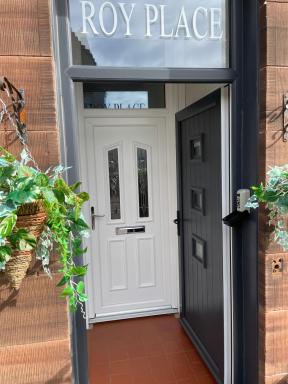 Roy Place Gdn Apartment - Housity