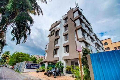 AY PLUS SUITES - Housity