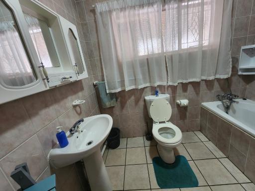 Midway Overnight Rooms - Housity