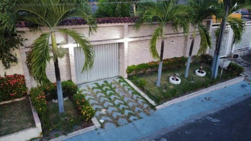 Excelente Casa no Bairro Mundo Novo com piscina - Housity