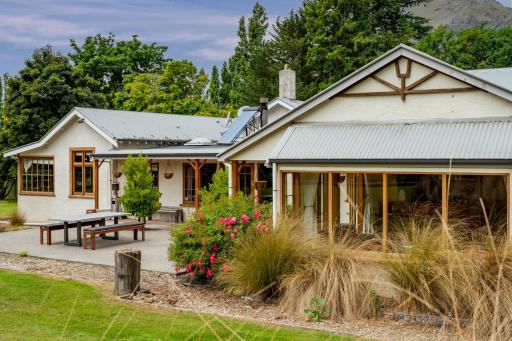 Glendhu Station Homestead - Glendhu Bay Home - Housity