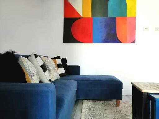 Stylish 2-Bedroom Home in Peaceful Area - Easy M5 Access & Free Parking - Housity