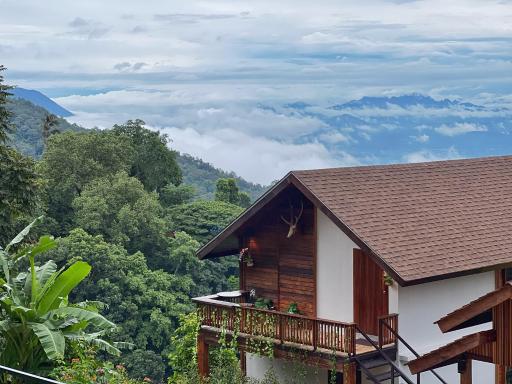 Baan Nhuer Mek บ้านเหนือเมฆ Coffee and Desk on the Cloud - Housity