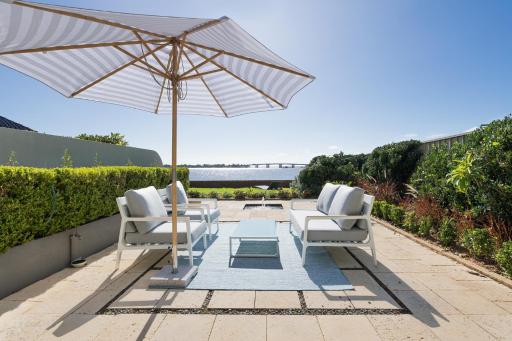 King Bedroom Waterfront Courtyard Apartment - Housity