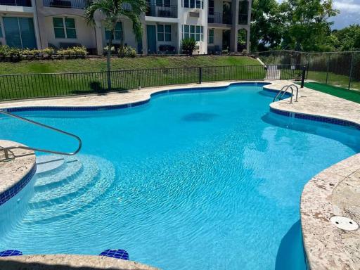 Lovely 2 bedroom condo with pool and beach access - Housity