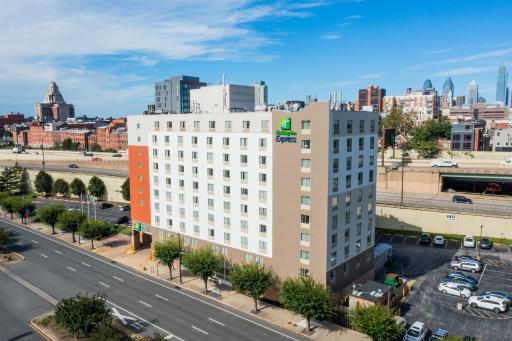 Holiday Inn Express Philadelphia Penn's Landing by IHG - Housity