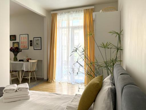 Your Charming Home, Steps to Republic Square - Hizvo