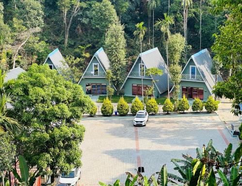 Falling Water Resort by Travent Mug - Housity