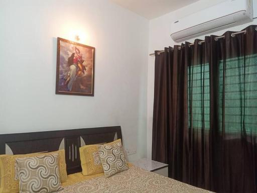 cozy Apartment in Vrindavan - Rounak House - Housity