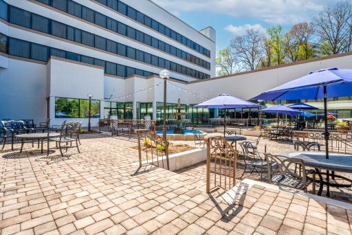 DoubleTree by Hilton South Charlotte Tyvola - Housity